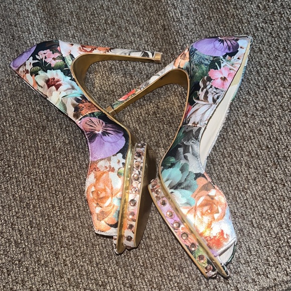 Ted Baker Svanad Green Satin Floral Leather
Peep Toe Pumps 37 - Picture 4 of 7